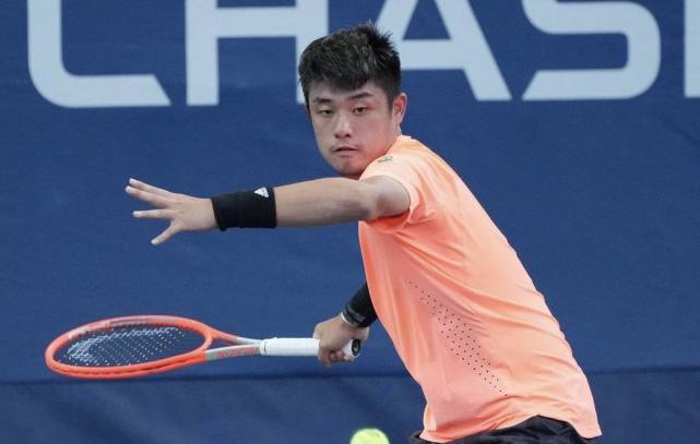 两人之间的 两人之间的